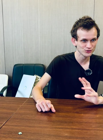 对话以太坊 Vitalik：世界不该落入 AI 只手遮天的权力王国