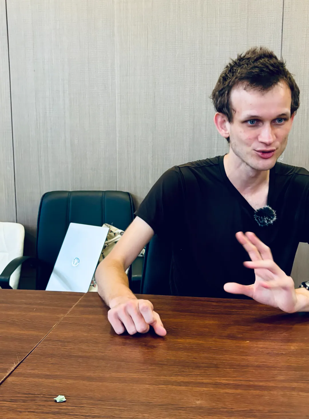 对话以太坊 Vitalik：世界不该落入 AI 只手遮天的权力王国 第1张